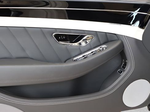 Used 2024 Bentley Continental GT V8 image 12