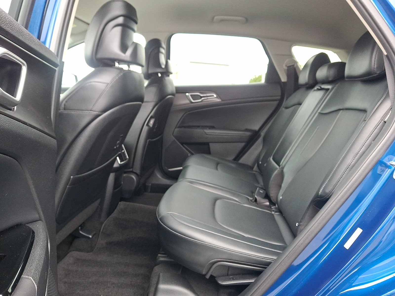 Used 2024 Kia Sportage EX AWD/4WD image 10