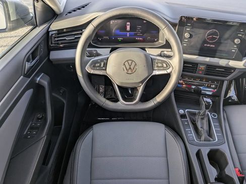 Used 2025 Volkswagen Jetta SE w/ Sunroof Package FWD image 13