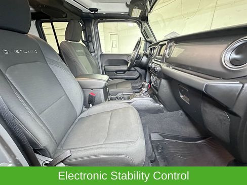 Certified 2021 Jeep Gladiator Overland w/ Cold Weather Group image 7