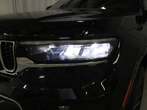 Used 2023 Jeep Grand Cherokee Overland AWD/4WD image 35