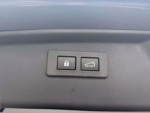 Certified 2025 Subaru Outback Premium image 15