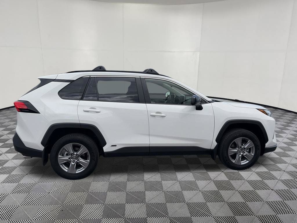 Used 2025 Toyota RAV4 LE AWD/4WD image 11