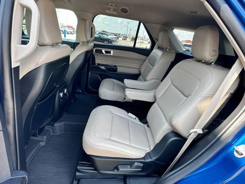 Used 2020 Ford Explorer XLT w/ Equipment Group 202A AWD/4WD image 11