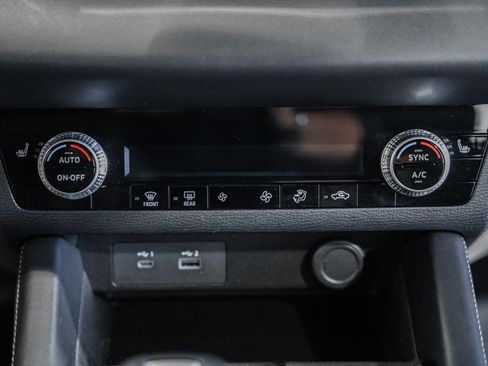 Used 2023 Mitsubishi Outlander SE Black Edition image 29