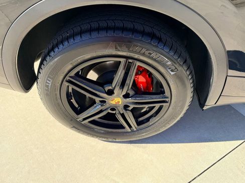 Used 2016 Porsche Cayenne S image 12