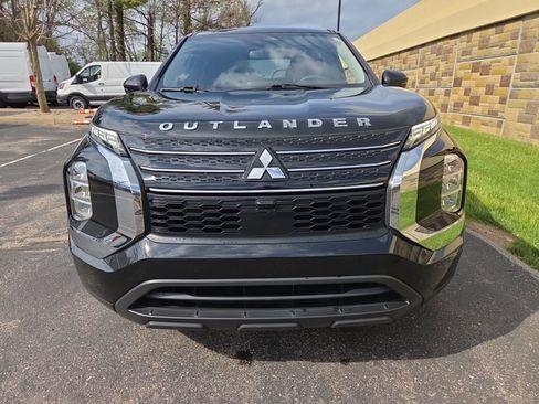Used 2024 Mitsubishi Outlander ES image 4