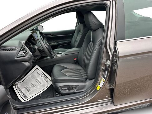 Used 2024 Toyota Camry SE image 8