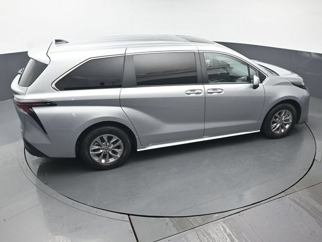 Used 2025 Toyota Sienna XLE FWD image 48