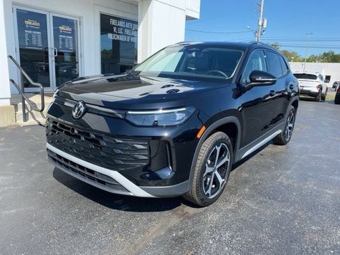 New 2025 Volkswagen Tiguan SE image 6