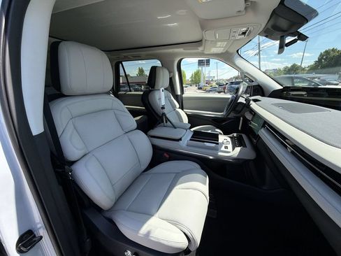 New 2026 Lincoln Navigator Reserve AWD/4WD image 26