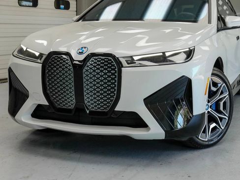 Used 2024 BMW iX xDrive50 w/ Premium Package AWD/4WD image 12