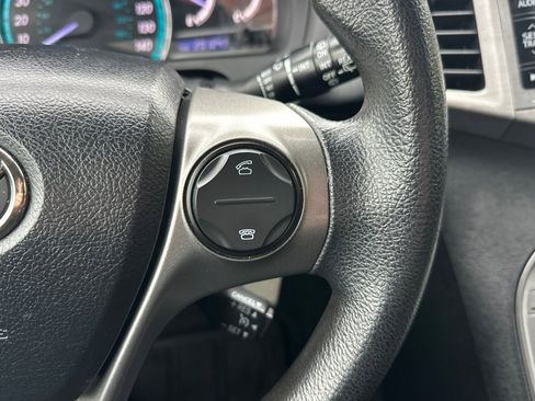 Used 2013 Toyota Venza LE image 27