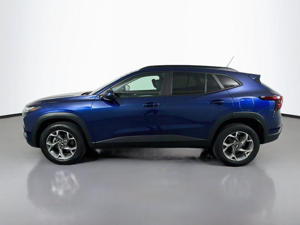 Used 2024 Chevrolet Trax LT w/ LT Convenience Package FWD image 8