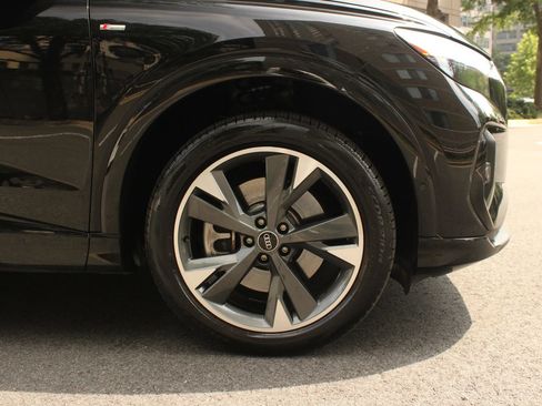 Used 2023 Audi Q4 e-tron Premium Plus w/ Premium Plus AWD/4WD image 4