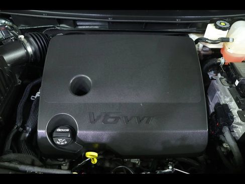 Used 2023 Chevrolet Traverse LT FWD image 21