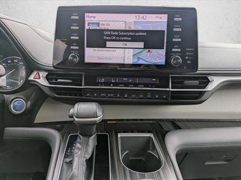 Certified 2022 Toyota Sienna Limited image 13