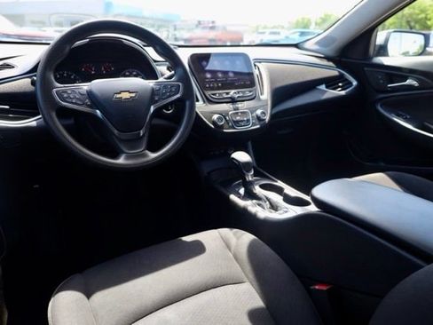 Used 2025 Chevrolet Malibu LS FWD image 5