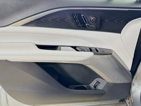Used 2024 Cadillac Lyriq Luxury RWD image 18