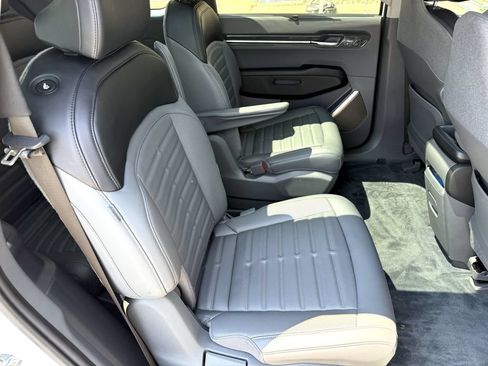 Used 2024 Kia EV9 Land AWD/4WD image 35