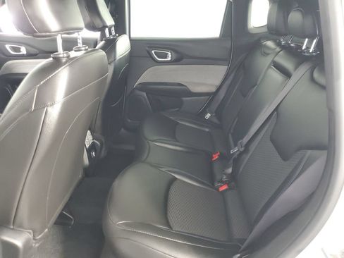 Used 2025 Jeep Compass Latitude AWD/4WD image 13