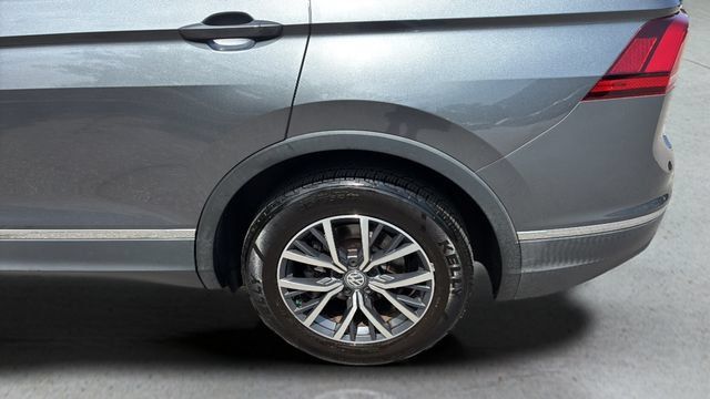 Used 2020 Volkswagen Tiguan SE w/ Panoramic Sunroof Package FWD image 35