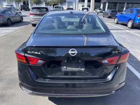 Used 2024 Nissan Altima 2.5 SV image 5
