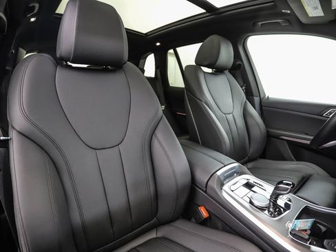 Certified 2022 BMW X5 xDrive40i w/ Parking Assistance Package image 32
