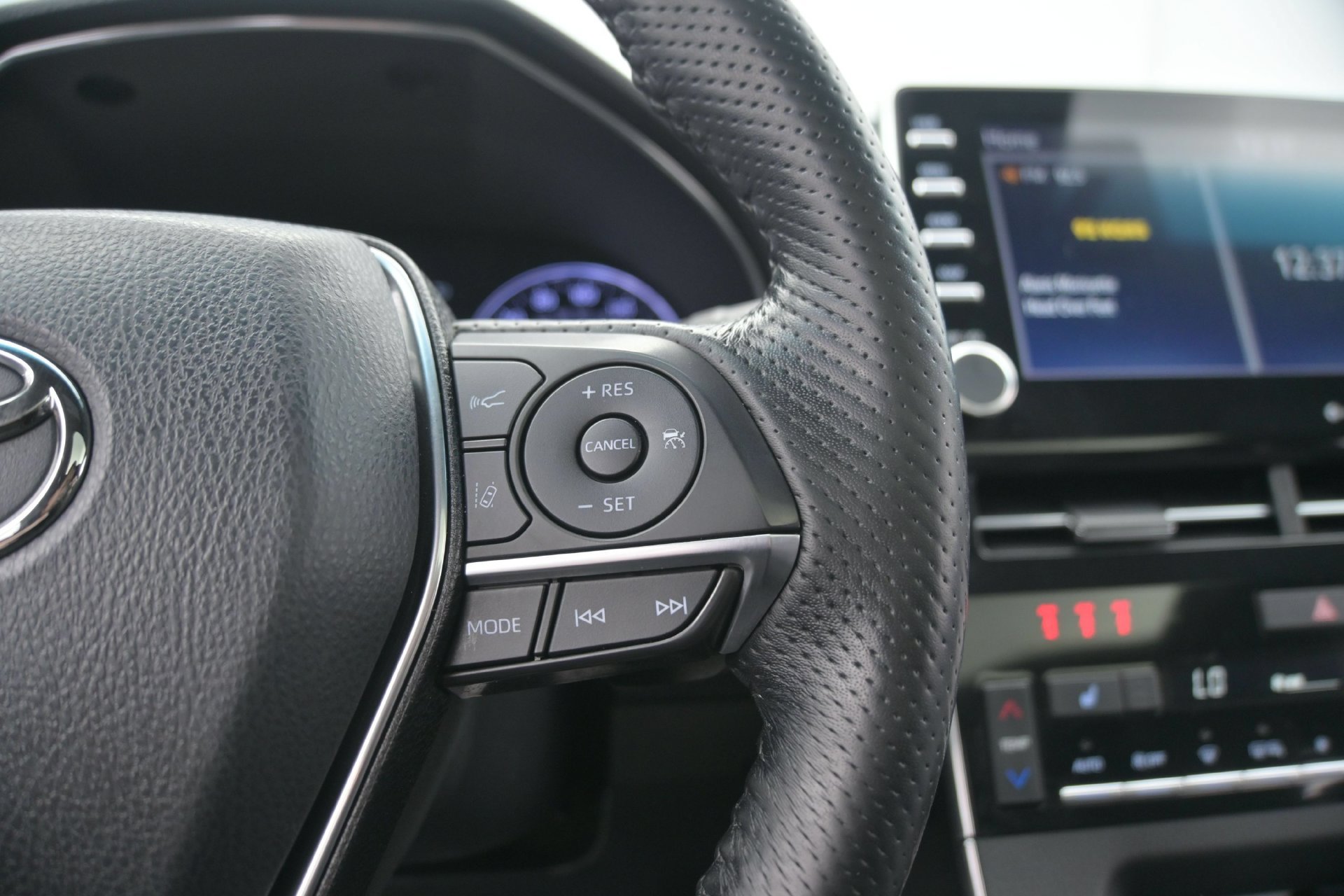 Used 2019 Toyota Avalon XSE FWD image 22