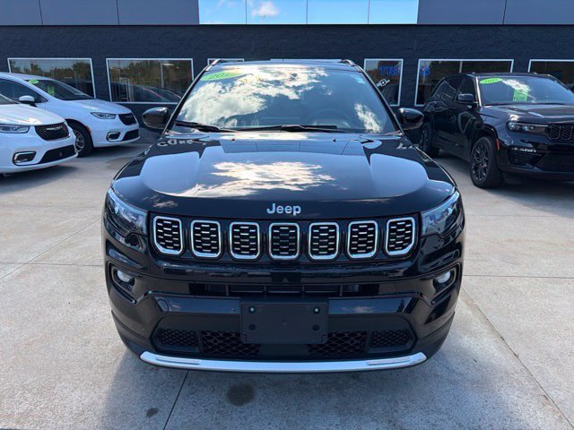 Used 2024 Jeep Compass Limited w/ Sun and Sound Group AWD/4WD image 2