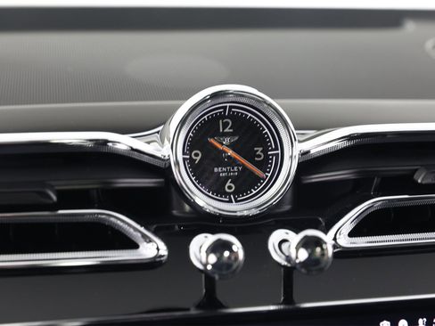 Used 2022 Bentley Bentayga image 32