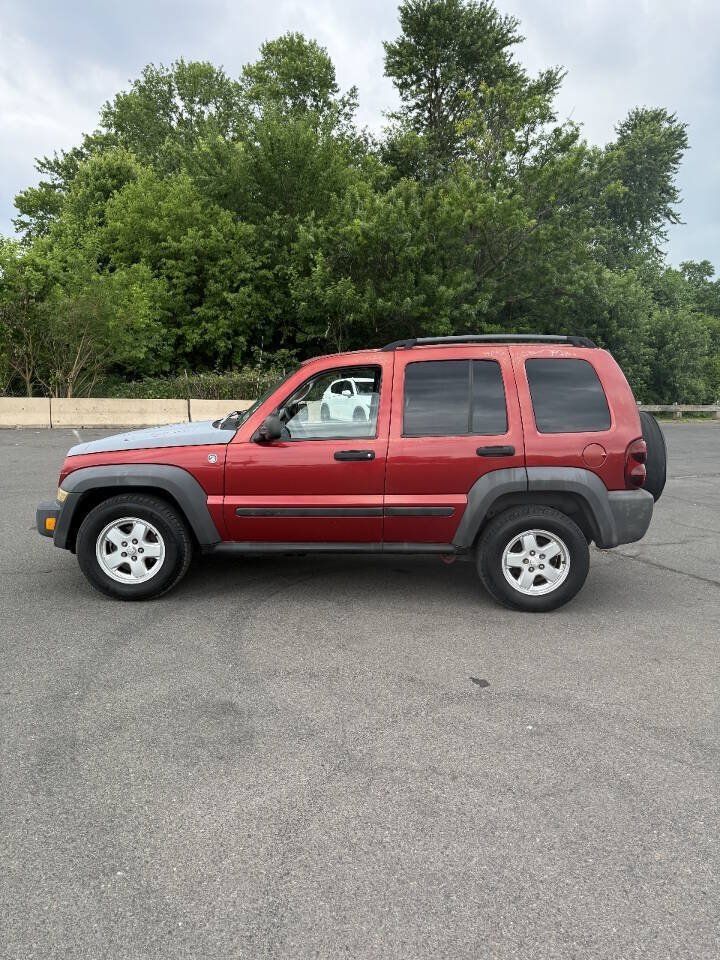 Used 2007 Jeep Liberty Sport AWD/4WD image 4