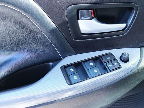 Used 2017 Toyota Sienna SE Premium image 42