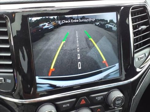 Used 2022 Jeep Grand Cherokee Limited image 29