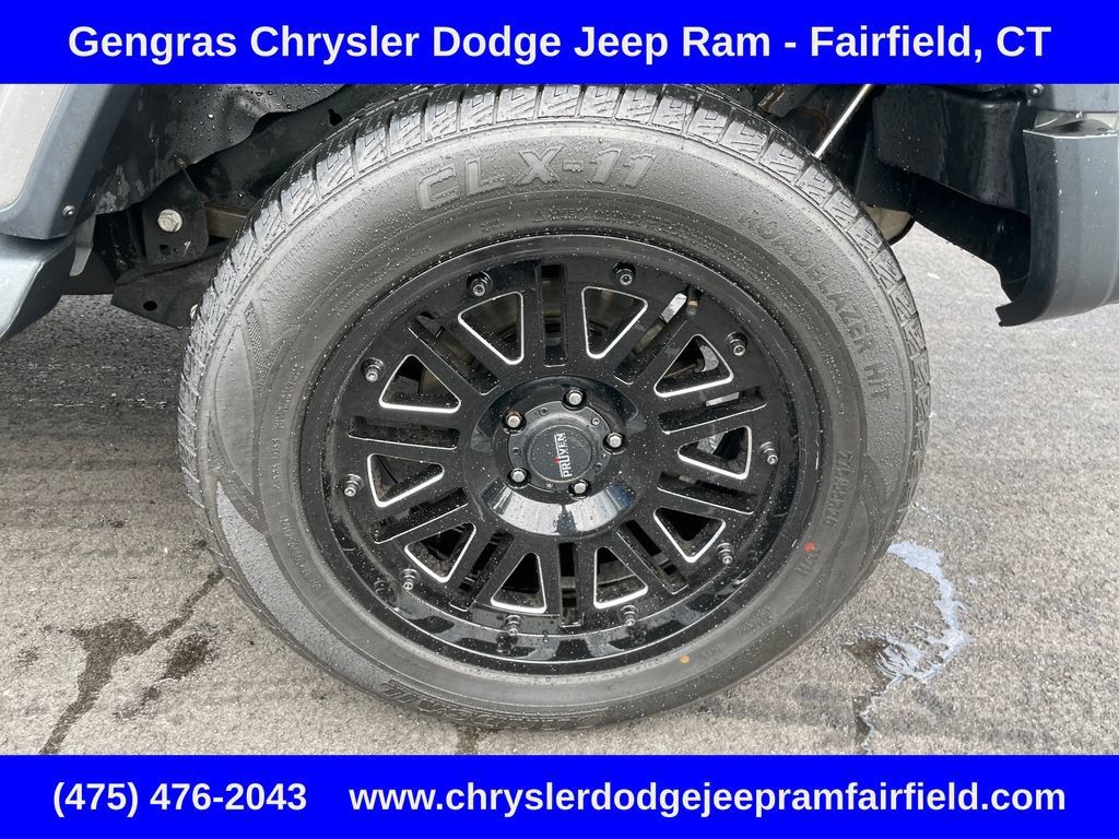 Used 2018 Jeep Wrangler Unlimited Sahara AWD/4WD image 12
