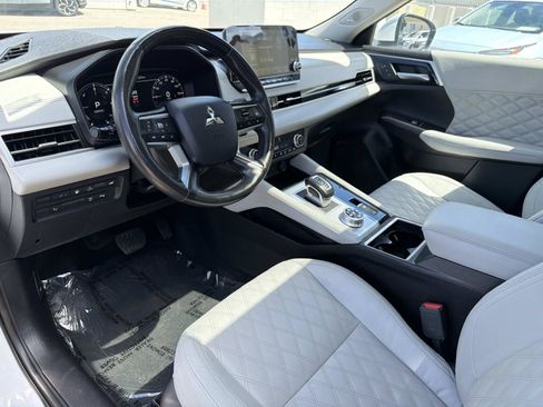 Used 2024 Mitsubishi Outlander 4WD Plug-In Hybrid image 14