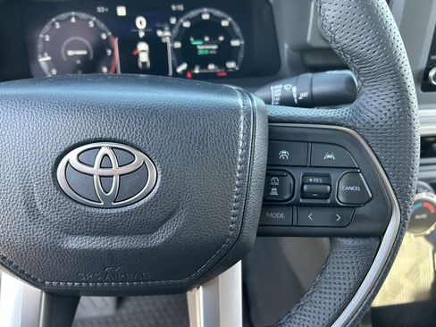 Used 2025 Toyota Tacoma TRD Off-Road AWD/4WD image 24
