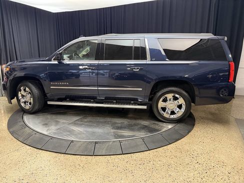 Used 2018 Chevrolet Suburban LT w/ LT Signature Package image 3
