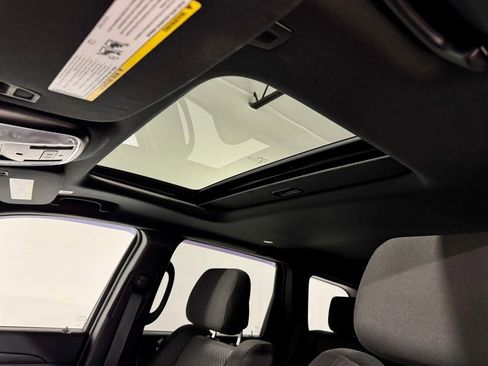 Used 2020 Jeep Grand Cherokee Laredo image 6