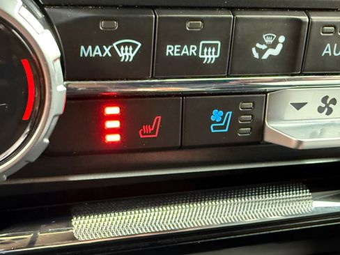 Used 2023 Ford F150 Lariat AWD/4WD image 14