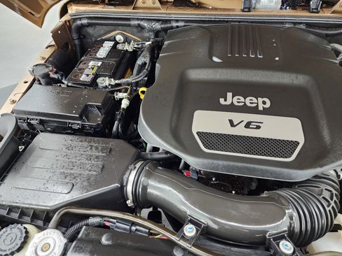 Used 2015 Jeep Wrangler Sport w/ Connectivity Group image 15