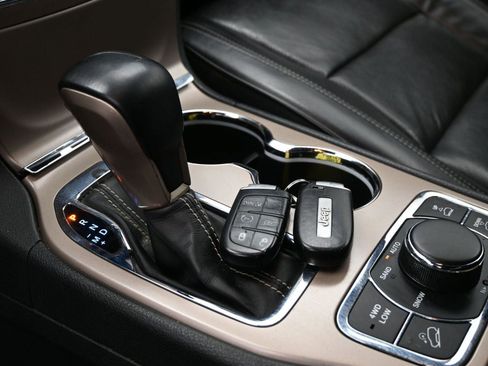 Used 2017 Jeep Grand Cherokee Overland w/ Jeep Active Safety Group image 6