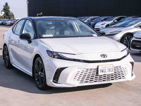 Used 2026 Toyota Camry XSE FWD image 3