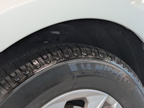 Certified 2025 Toyota Sienna XLE FWD image 12