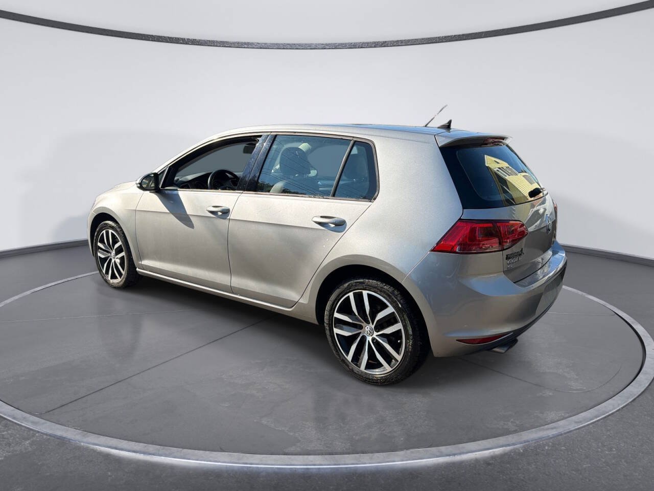 Used 2016 Volkswagen Golf SE FWD image 3