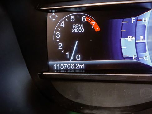 Used 2017 Ford Explorer XLT w/ Equipment Group 202A FWD image 18