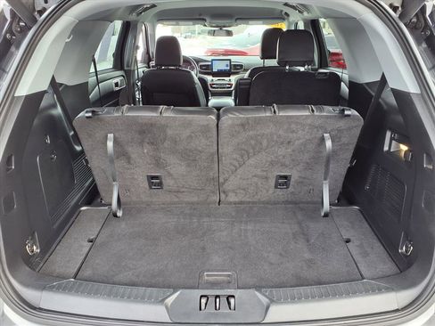 Used 2022 Ford Explorer XLT w/ Equipment Group 202A image 13