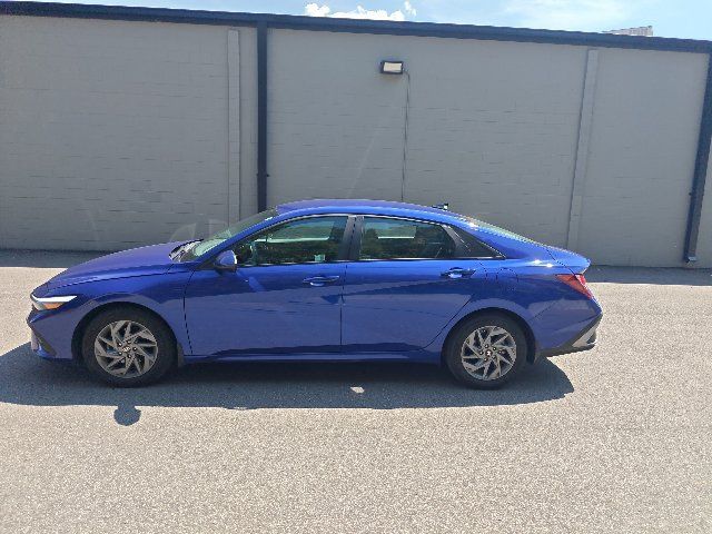 Used 2024 Hyundai Elantra SEL FWD image 5