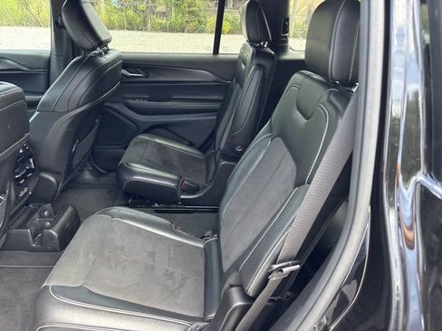 Used 2025 Jeep Grand Cherokee L Laredo RWD image 13