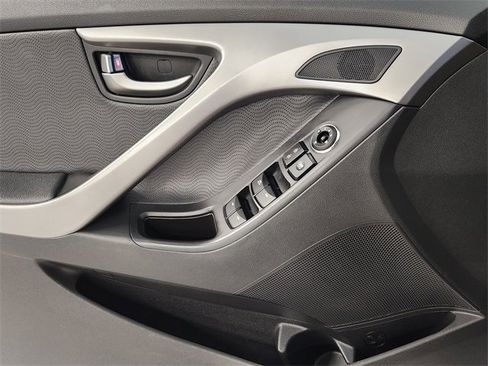 Used 2013 Hyundai Elantra Limited image 20